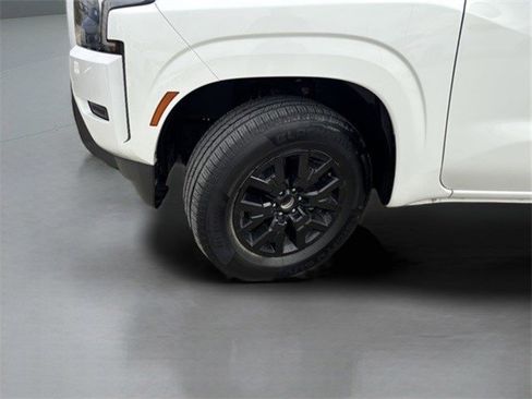 Used 2022 Nissan Frontier SV image 9