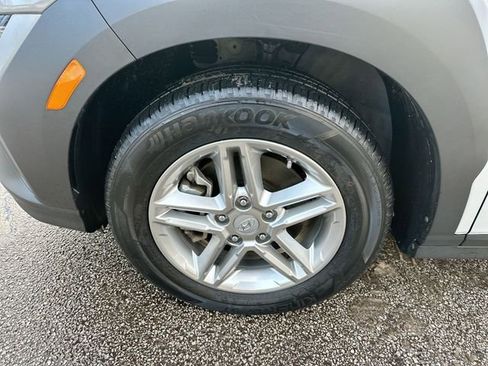 Used 2023 Hyundai Kona SE image 20