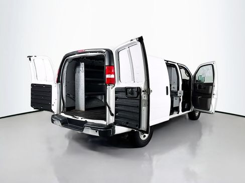 Used 2021 Chevrolet Express 3500 w/ Driver Convenience Package RWD image 18