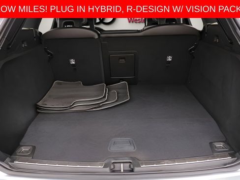 Used 2018 Volvo XC60 T8 R-Design w/ Vision Package image 16