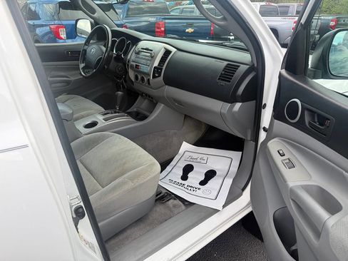 Used 2011 Toyota Tacoma 4x4 Access Cab V6 w/ SR5 Pkg #2 image 9