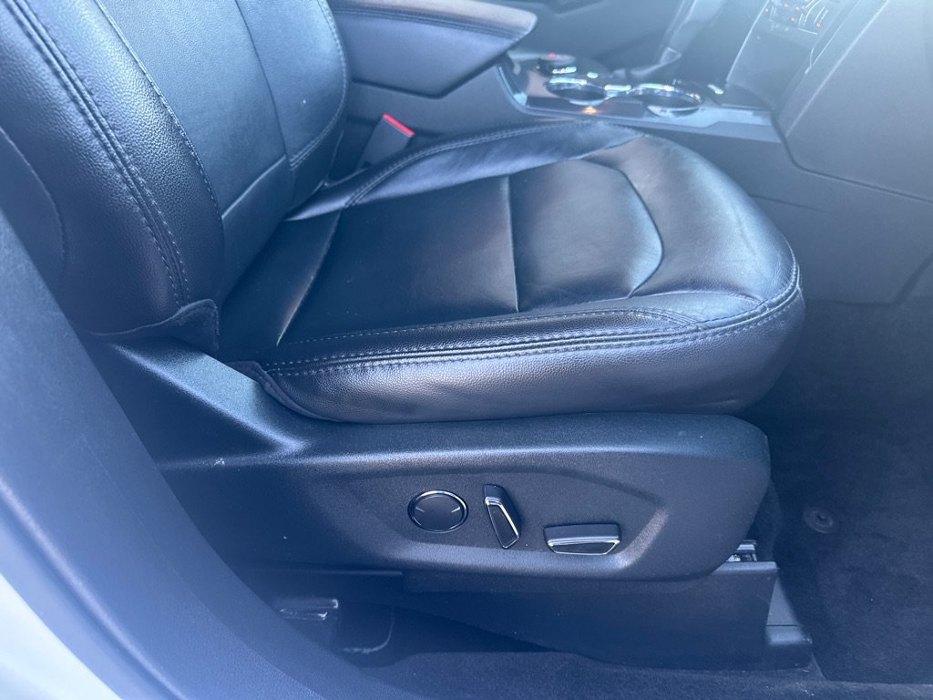 Used 2018 Ford Explorer XLT w/ Equipment Group 202A AWD/4WD image 10