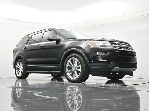 Used 2018 Ford Explorer XLT w/ Equipment Group 202A FWD image 39