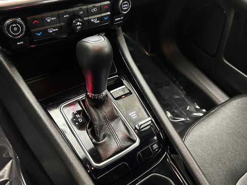 Used 2023 Jeep Compass Limited image 14