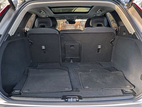 Used 2025 Volvo XC60 B5 Plus image 19