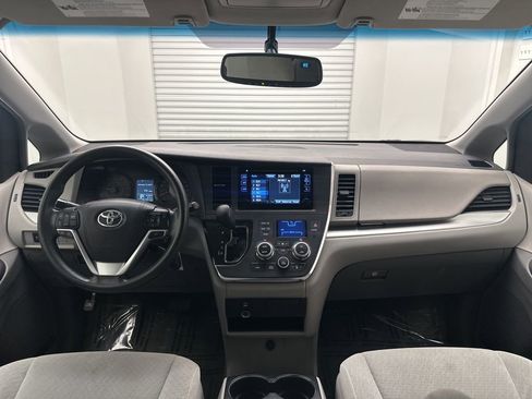 Used 2015 Toyota Sienna LE image 17