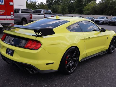 Used 2021 Ford Mustang Shelby GT500 w/ Carbon Fiber Track Pack RWD image 3