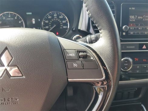 Used 2019 Mitsubishi Outlander SE image 18