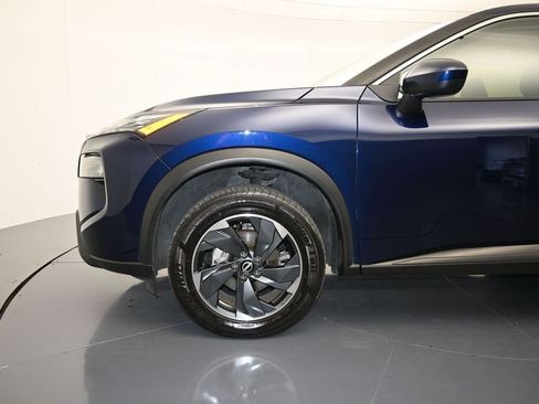 Certified 2024 Nissan Rogue SV FWD image 9
