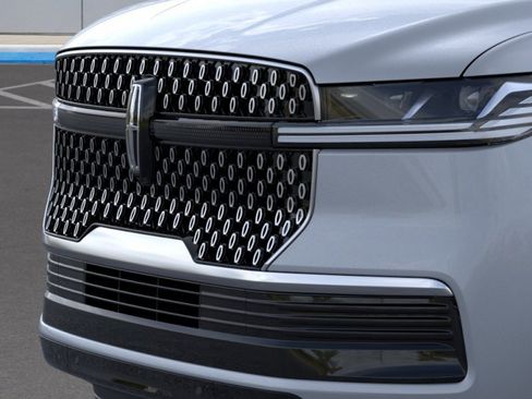 New 2026 Lincoln Navigator Premiere image 17