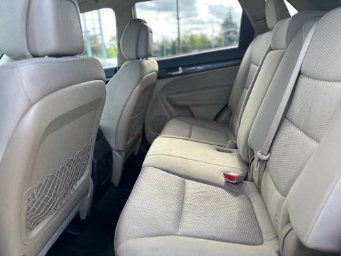 Used 2011 Kia Sorento LX image 20