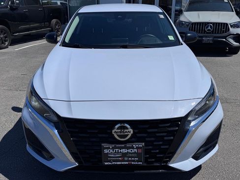 Used 2023 Nissan Altima 2.5 SR image 2