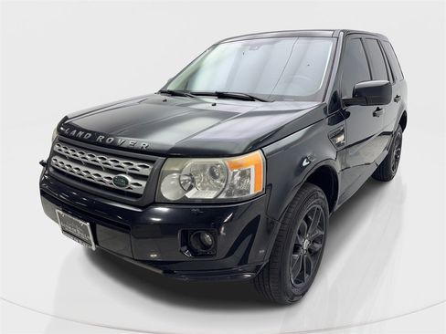 Used 2011 Land Rover LR2 HSE image 2