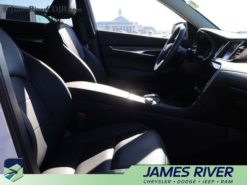Used 2023 INFINITI QX50 Luxe image 9