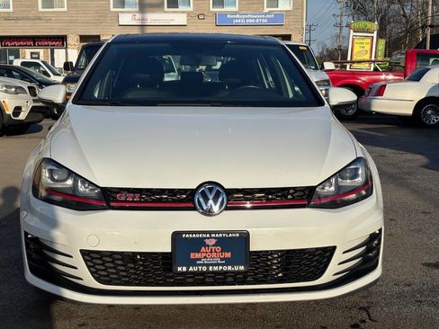 Used 2017 Volkswagen GTI SE image 2