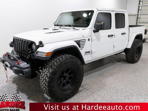 Used 2020 Jeep Gladiator Rubicon image 2