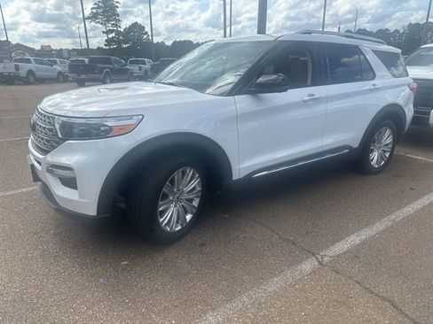 Used 2022 Ford Explorer Limited w/ Limited Technology Package RWD image 2