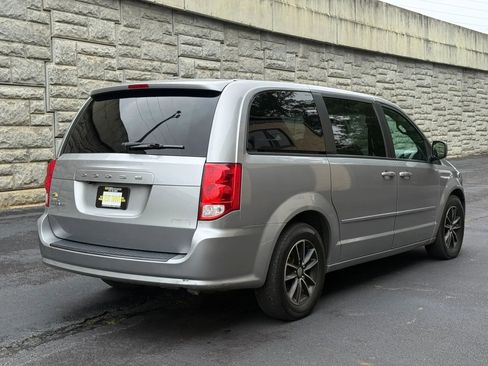 Used 2017 Dodge Grand Caravan SE FWD image 6