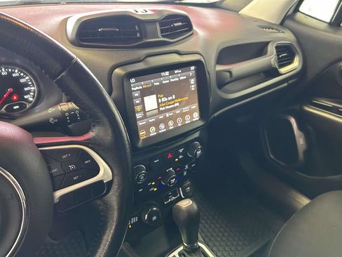 Used 2023 Jeep Renegade Latitude w/ Premium Group AWD/4WD image 21