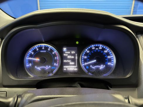 Used 2019 Toyota Highlander LE FWD image 18