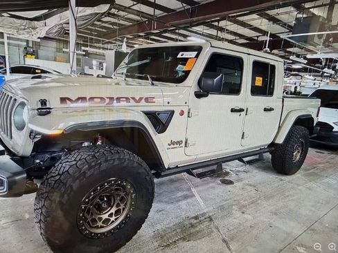 Used 2022 Jeep Gladiator Mojave w/ LED Lighting Group AWD/4WD image 3
