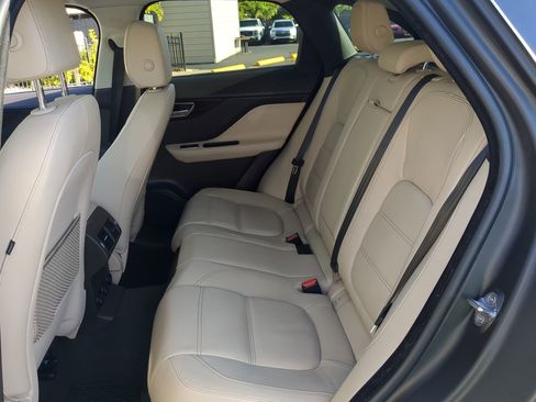 Used 2018 Jaguar F-PACE Prestige image 17