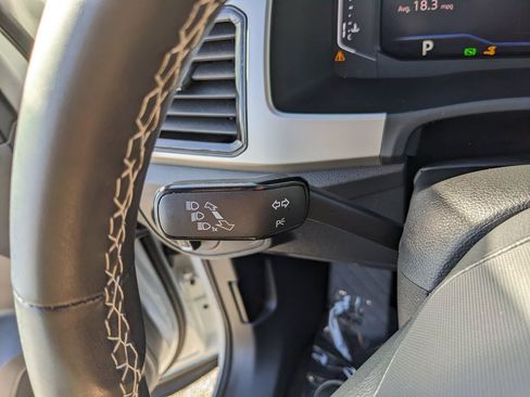 Used 2023 Volkswagen Atlas Cross Sport SE image 30