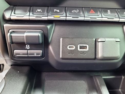 Used 2022 GMC Sierra 1500 AT4 w/ AT4 Carbonpro Edition image 20