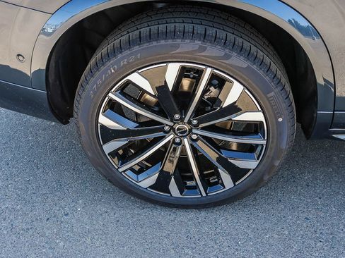 New 2026 Volvo XC90 T8 Plus w/ Protection Package Premier AWD/4WD image 12