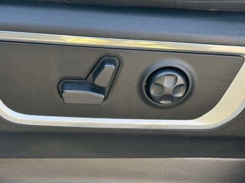 Used 2019 RAM 1500 Laramie AWD/4WD image 18