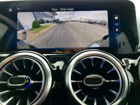 Used 2025 Mercedes-Benz GLA 250 4MATIC image 55