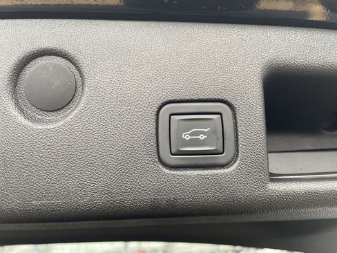 Used 2023 Chevrolet Equinox LT w/ Driver Convenience Package image 17