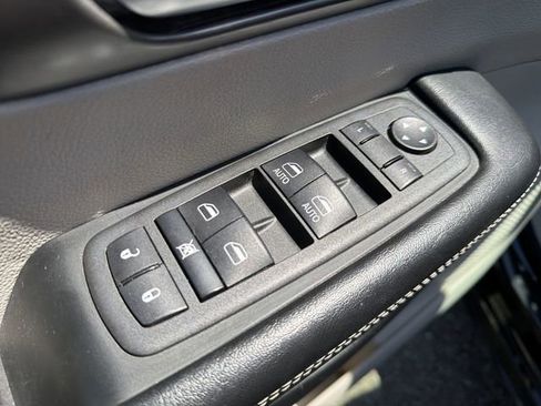 Used 2022 Chrysler Pacifica Touring-L FWD image 13
