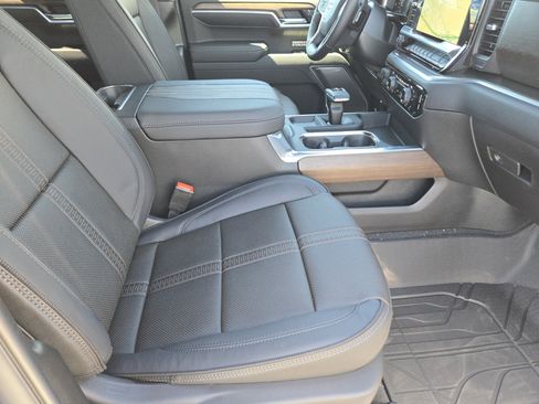 New 2026 Chevrolet Silverado 1500 High Country w/ High Country Premium Package AWD/4WD image 10