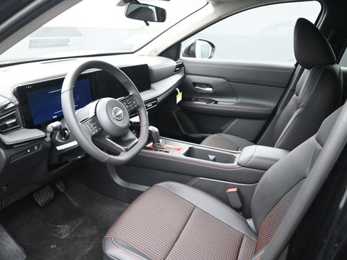 New 2025 Nissan Kicks SR image 3