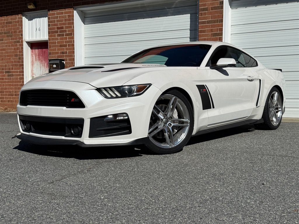 Used 2017 Ford Mustang GT Premium RWD image 2