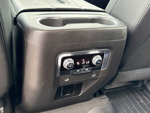 Used 2021 GMC Yukon SLT image 17