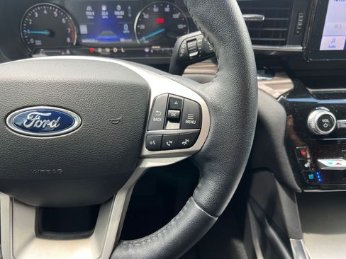 Used 2022 Ford Explorer Limited w/ Equipment Group 301A RWD image 23