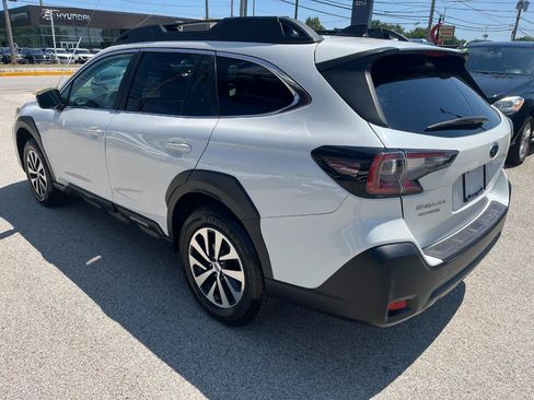 Used 2023 Subaru Outback Premium AWD/4WD image 3