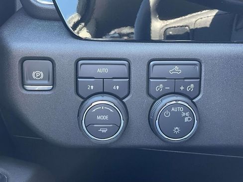 Used 2025 Chevrolet Silverado 1500 LT image 26