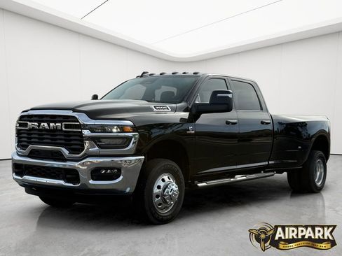 New 2026 RAM 3500 Tradesman AWD/4WD image 9