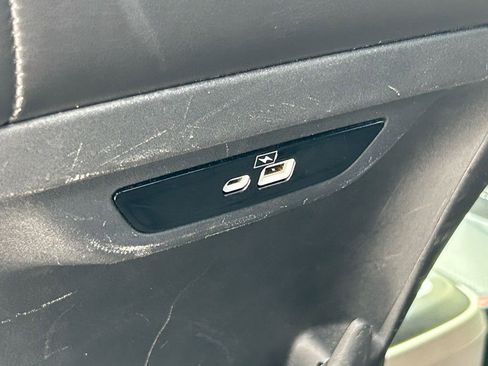 Used 2023 Chrysler Pacifica Touring-L FWD image 42