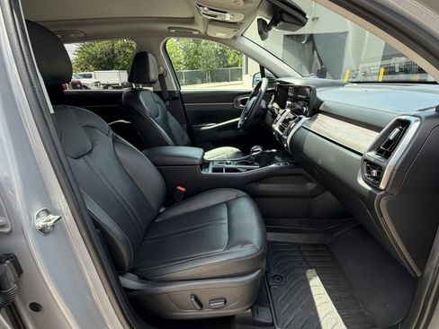 Used 2023 Kia Sorento EX w/ Panoramic Sunroof Package FWD image 21