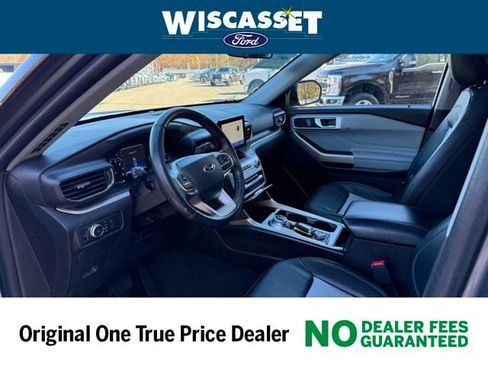 Certified 2022 Ford Explorer XLT w/ Equipment Group 202A image 4