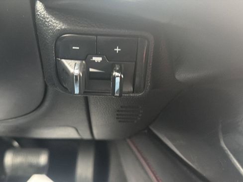 Used 2025 Dodge Durango GT image 34