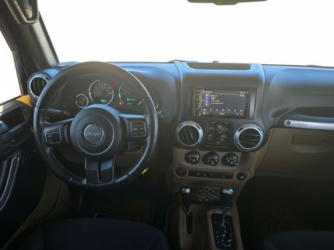 Used 2015 Jeep Wrangler Unlimited Rubicon w/ Max Tow Package AWD/4WD image 14