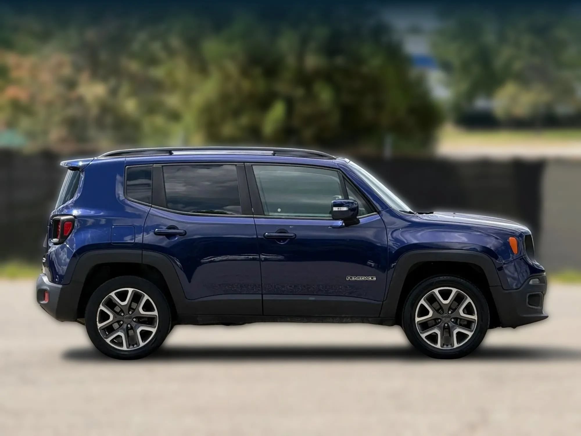 Used 2018 Jeep Renegade Latitude w/ Cold Weather Group AWD/4WD image 7