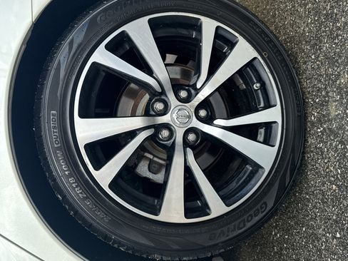 Used 2018 Nissan Maxima 3.5 SL image 16