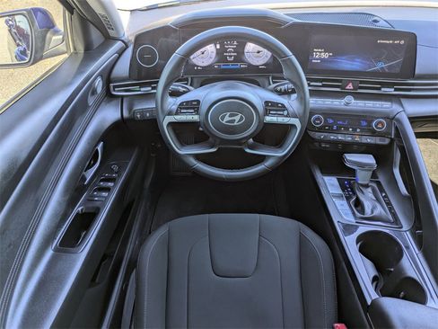 Used 2024 Hyundai Elantra SEL w/ Convenience Package image 14