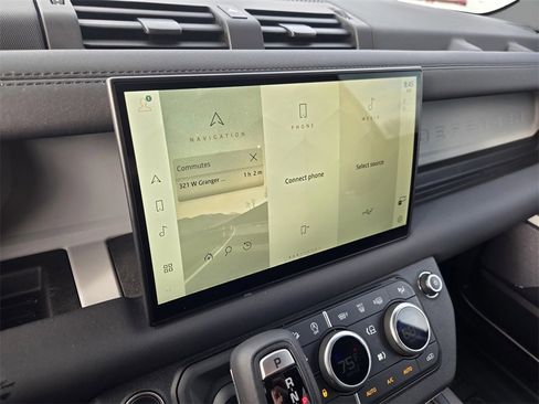 Used 2024 Land Rover Defender 110 SE image 22